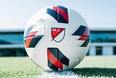 Who are the most relevant Mexican players who are currently playing in Major League Soccer, where do they perform and how they have been doing it.