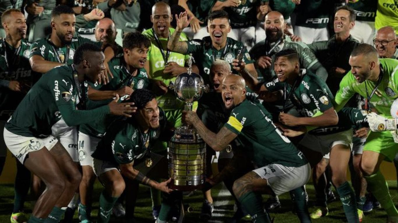 With goals from Raphael Veiga and Deyverson, the São Paulo side again won the Copa Libertadores, this time against Flamengo and at the Centenario Stadium in Montevideo.