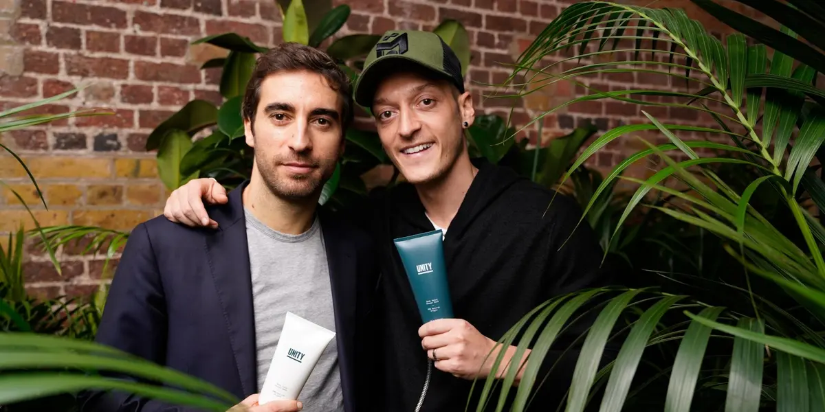 With Mathieu Flamini, who was his teammate at Arsenal, Mesut Özil launched a website that improves the health of people and give them a lot of money.