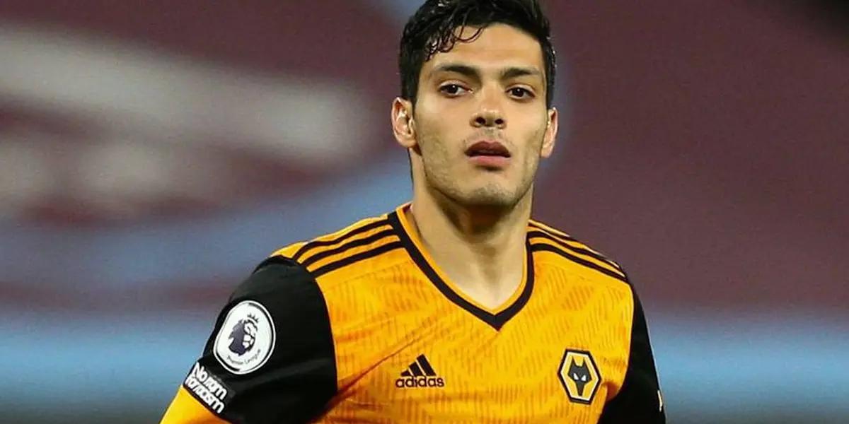 Wolverhampton striker Raul Jiemenz showed how his head was after the operation and surprised all his fans