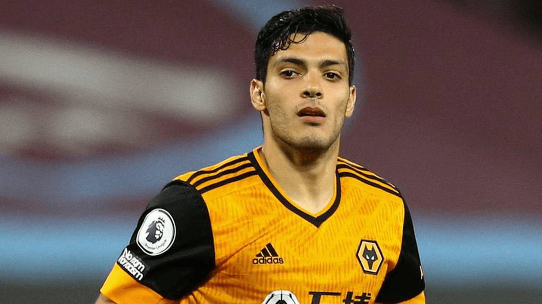 Wolverhampton striker Raul Jiemenz showed how his head was after the operation and surprised all his fans
