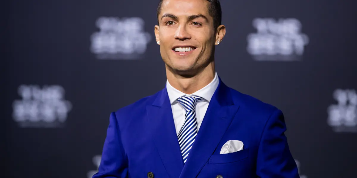How much does Cristiano Ronaldo charges for each post on Instagram