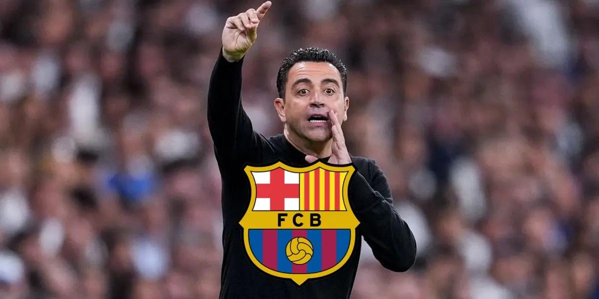 Xavi Hernandez giving directions to his FC Barcelona players during a game.
