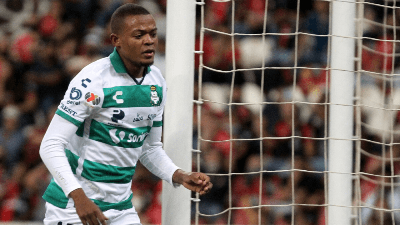 Yesterday, the Colombian striker achieved a Davis vs. Goliath-level feat, scoring fearlessly against one of the leaders in the Liga MX 2022 overall standings.