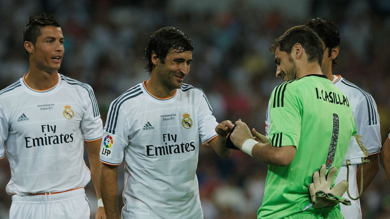 Zinedine Zidane's future is doubted at the moment, so Florentino Perez is already thinking of candidates to replace him, and a former world class striker came up to his mind.