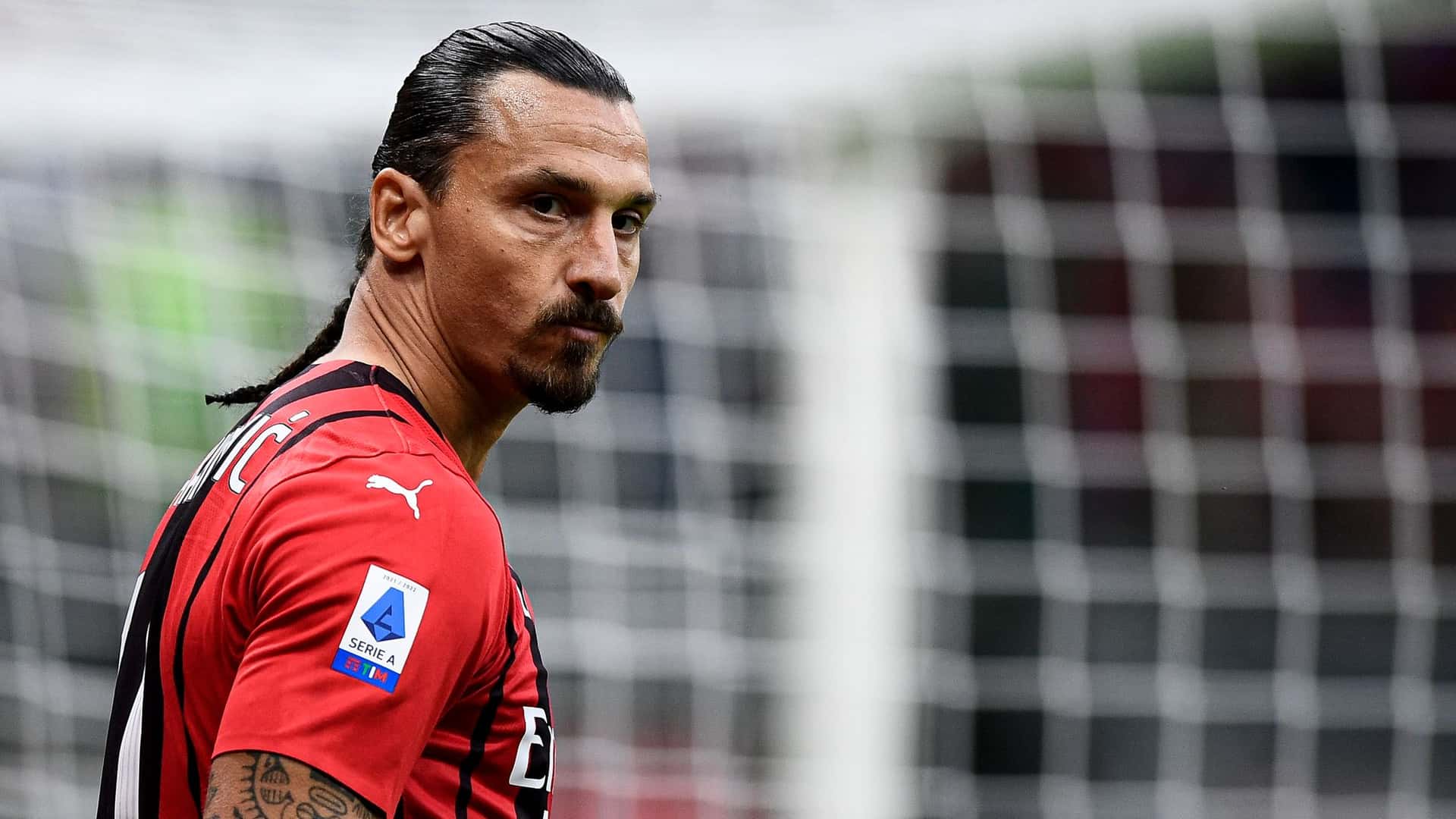 Zlatan Ibrahimovic has reached 400th career league goal with AC Milan yesterday and he's one of the few active players with such a record.