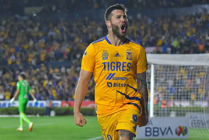 André-Pierre Gignac with the Tigres jersey. (Source: Futbol Total)
